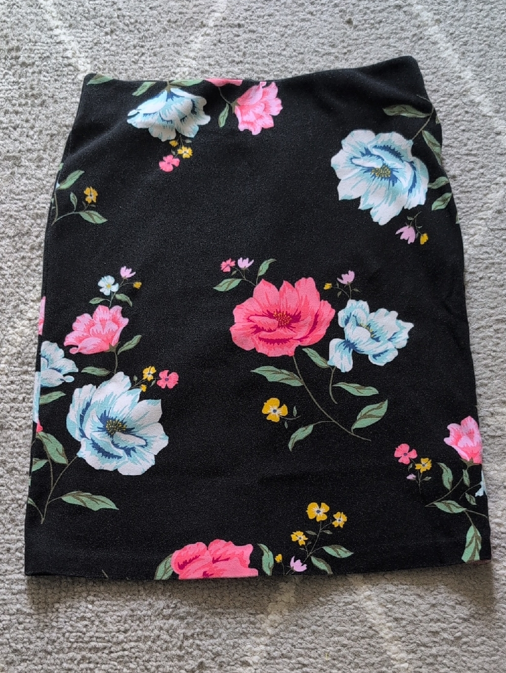 Old Navy Black Floral Pencil Skirt with Pink & Blue Blooms🌷🌺🌷
